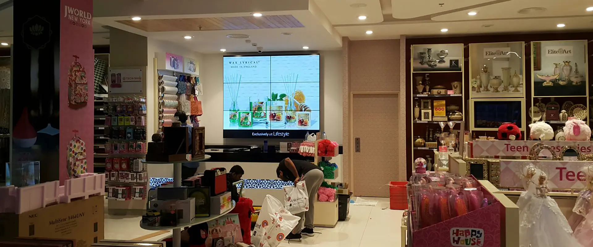 Video-wall-Retail-Banner Video-wall-Retail-Banner